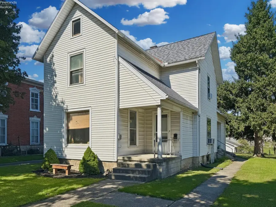 206 Kilbourne Street, Bellevue, OH 44811 - #2