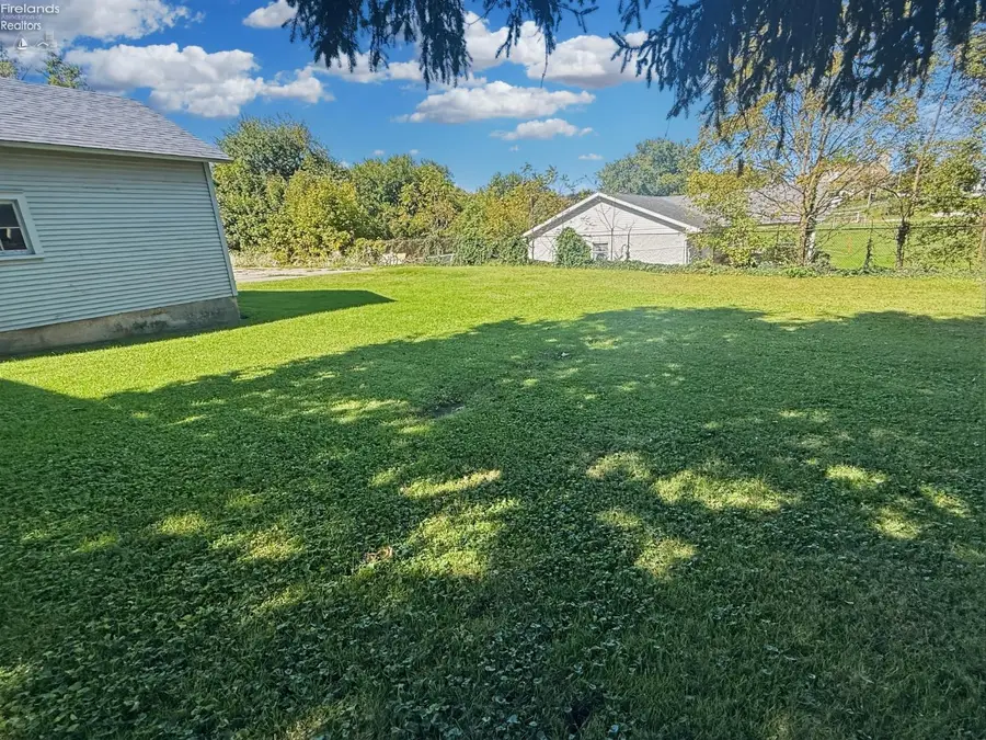 206 Kilbourne Street, Bellevue, OH 44811 - #3