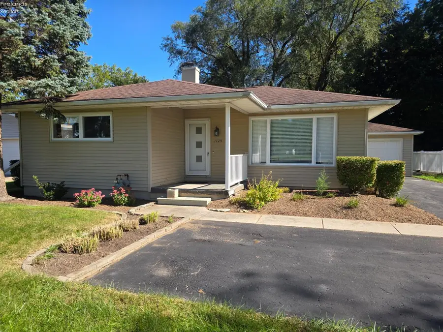 1725 Port Clinton Rd, Fremont, OH 43420 - #3