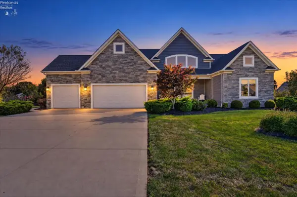 5211 E Bay Pointe Circle, Port Clinton, OH 43452
