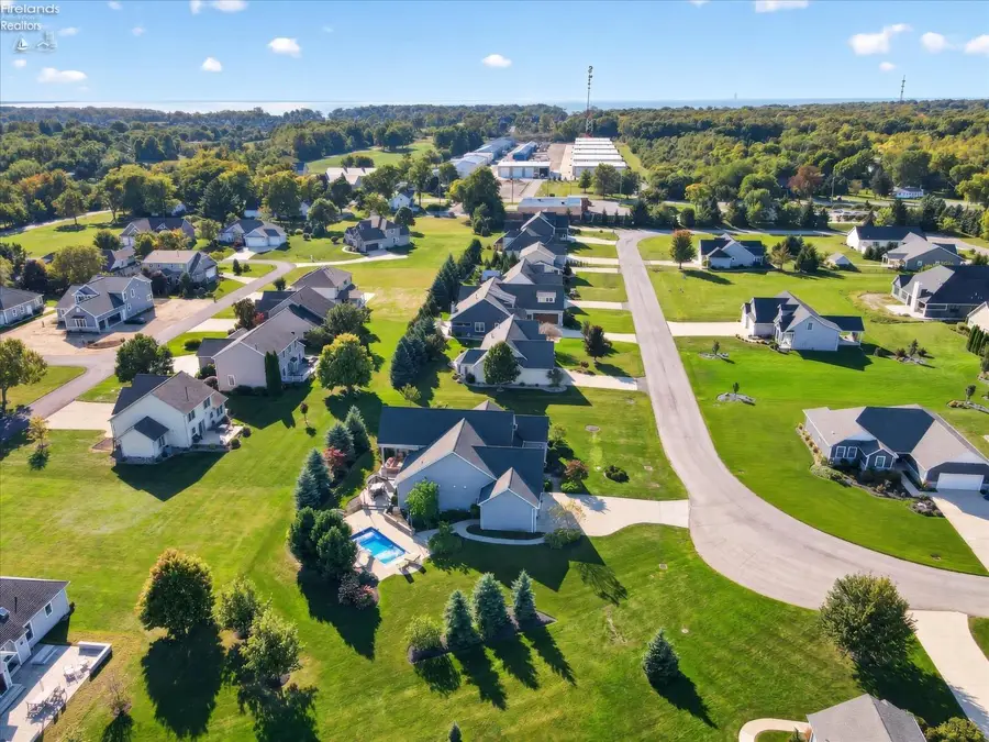 5211 E Bay Pointe Circle, Port Clinton, OH 43452 - #3