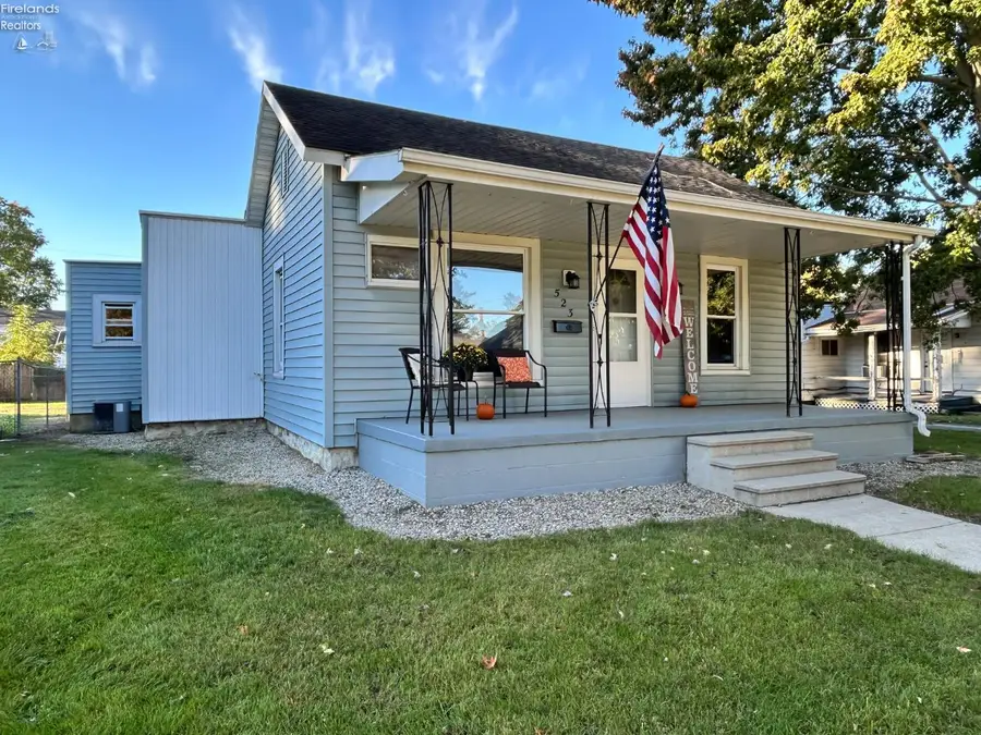 523 W North Street, Fostoria, OH 44830 - #2