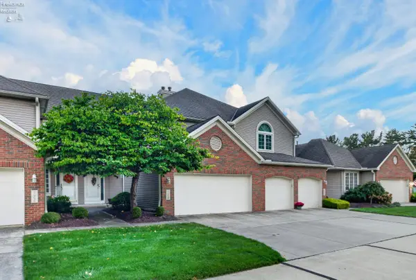 120 Ambleside Way, Amherst, OH 44001