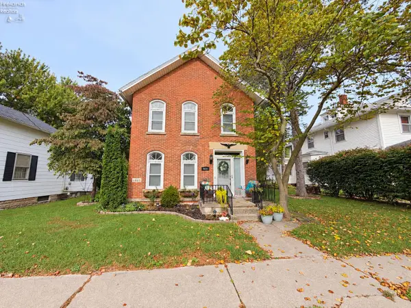 423 Clinton Street, Elmore, OH 43416