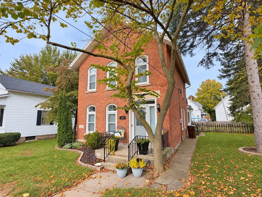 423 Clinton Street, Elmore, OH 43416 - #2