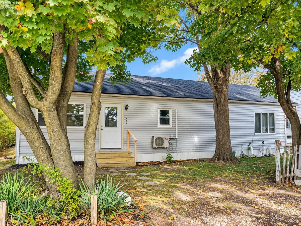 815 Edison Lane, Port Clinton, OH 43452 - #1
