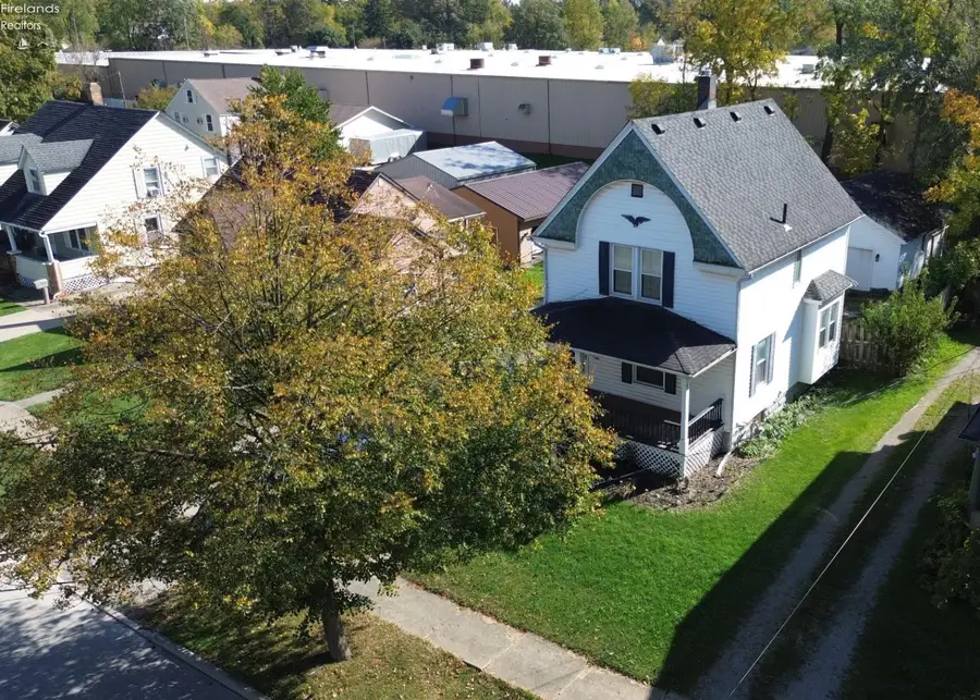 407 W Herrick Avenue, Wellington, OH 44090 - #3