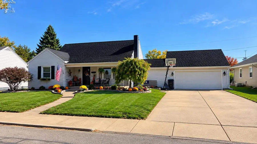 315 S Collinwood Boulevard, Fremont, OH 43420 - #2