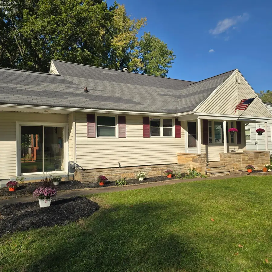 42108 S Emerson Court, Elyria, OH 44035 - #3