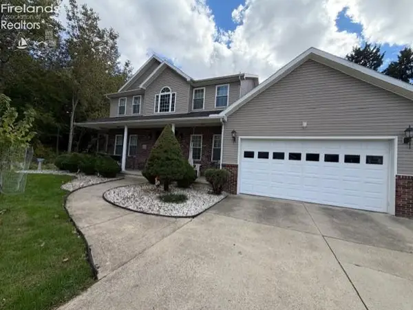 1481 Autumnwoods Drive, Fremont, OH 43420