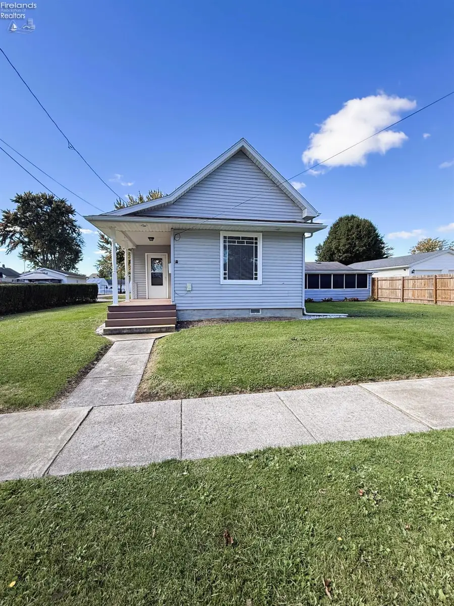 315 N Locust Street, Oak Harbor, OH 43449 - #2