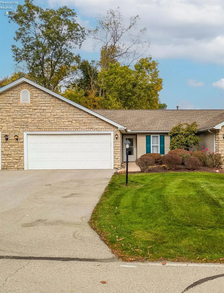 3865 E Vineyard Village Drive, Port Clinton, OH 43452 - #3