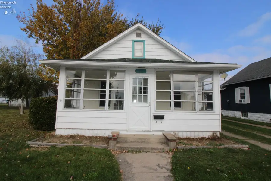 311 E 7th Street, Port Clinton, OH 43452 - #2