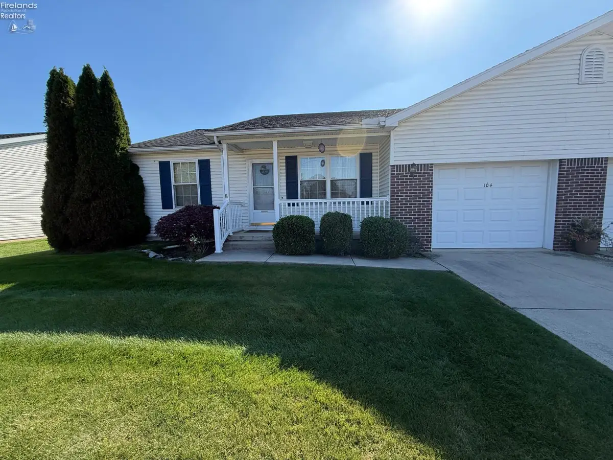 104 Teakwood Ct, Tiffin, OH 44883 - #1