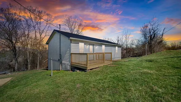 2238 Old State Rd, Manchester, OH 45144