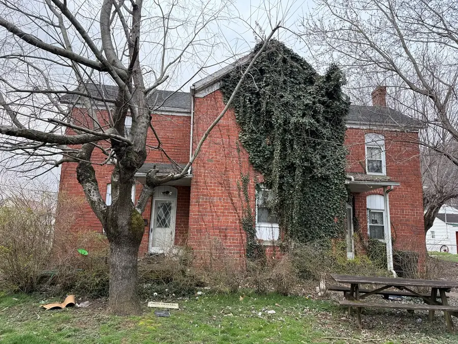 3825 Stanton Ave., New Boston, OH 45662 - #3