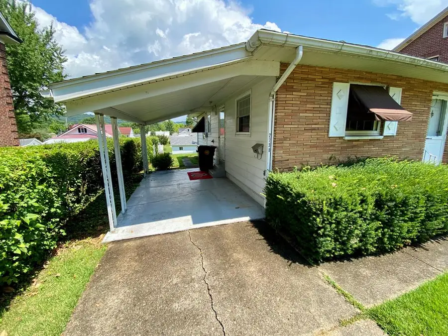 2738 Gilbert Avenue, Portsmouth, OH 45662 - #2