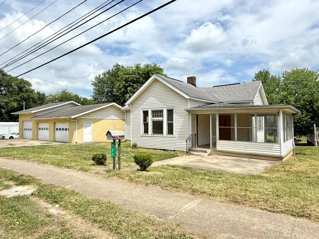 827 E Main Street, Oak Hill, OH 45656 - #1