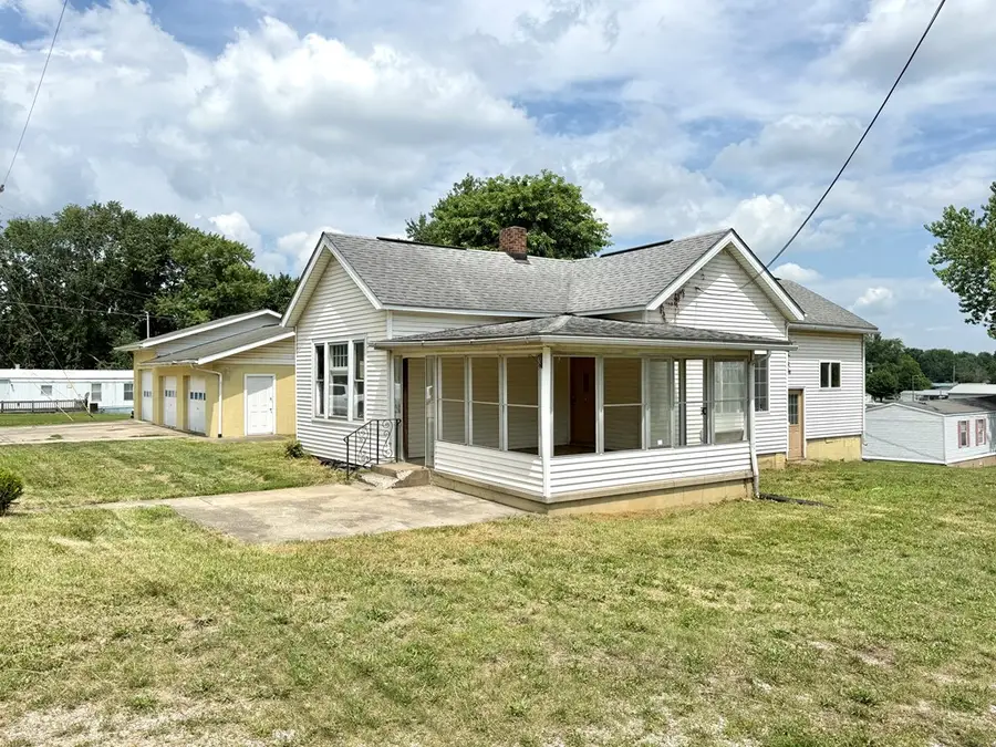 827 E Main Street, Oak Hill, OH 45656 - #2