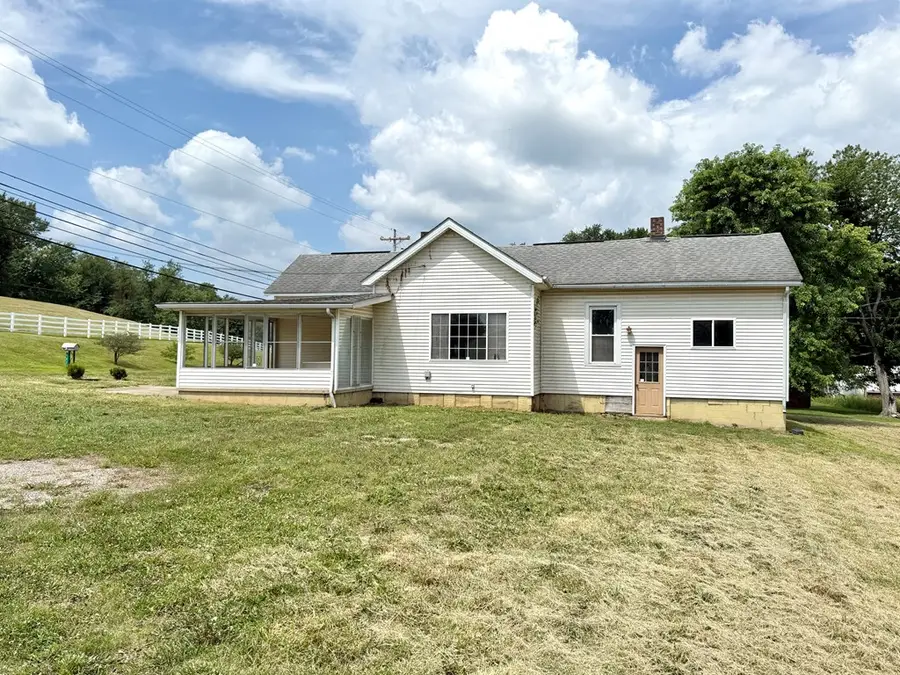 827 E Main Street, Oak Hill, OH 45656 - #3