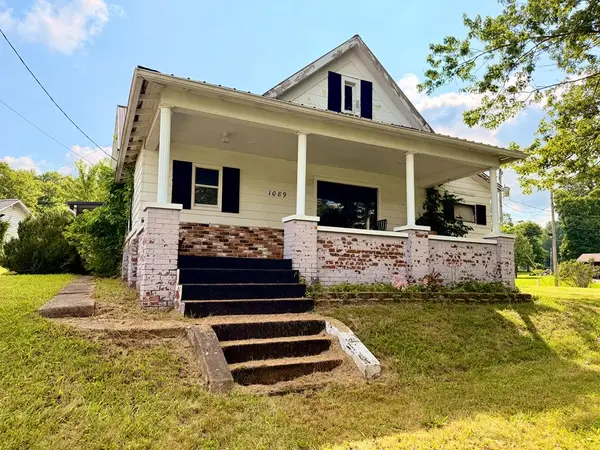 1089 Webster St, South Webster, OH 45682