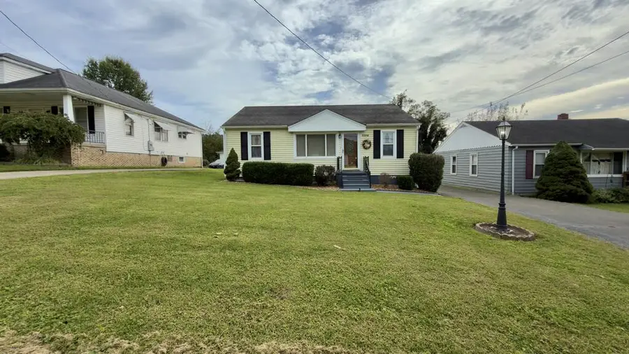 1148 Hogan St, Portsmouth, OH 45662 - #2