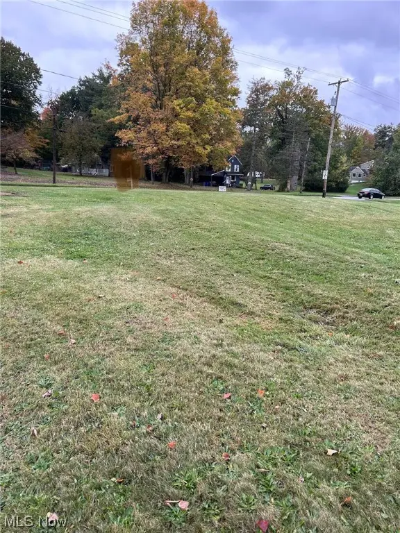 2002 Canfield Road, Youngstown, OH 44511