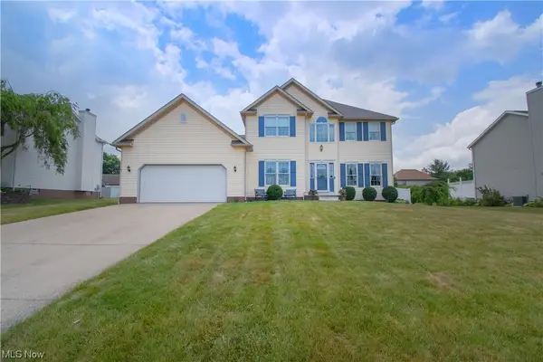 1516 Wisteria Sw Avenue, Hartville, OH 44632
