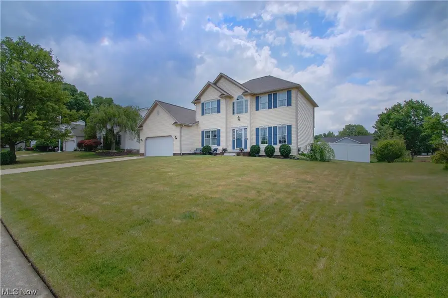 1516 Wisteria Sw Avenue, Hartville, OH 44632 - #2