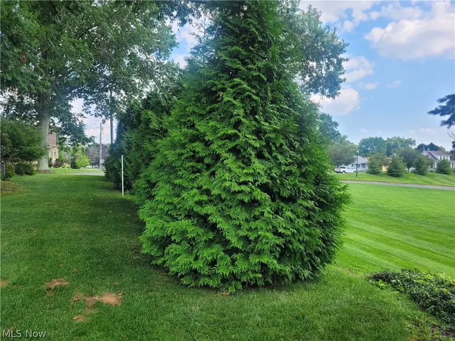 405 47th Place, Vienna, WV 26105 - Image #3