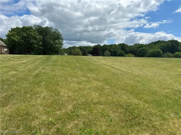 Armandale Nw Avenue, Canton, OH 44718