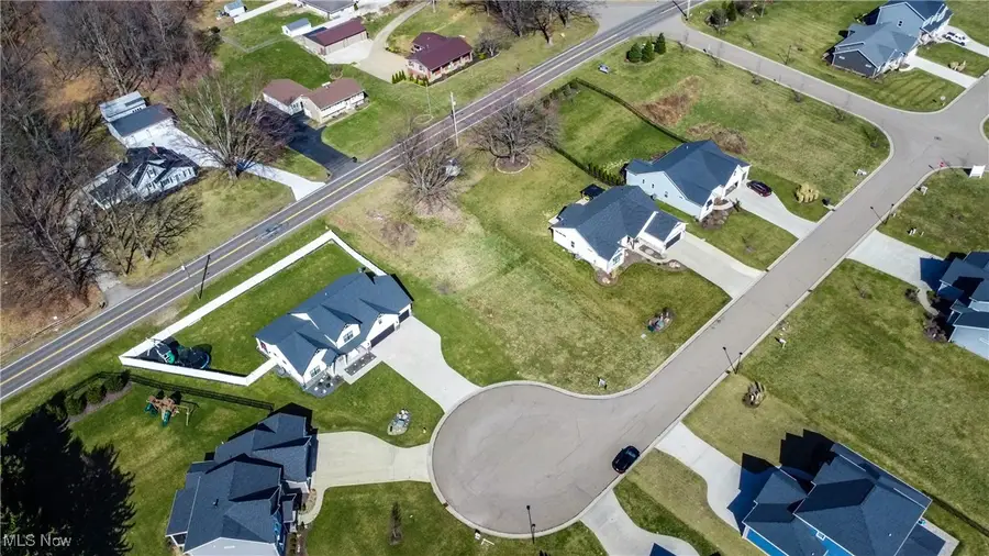 5727 Shadow Ridge Nw Circle, North Canton, OH 44720 - Image #2