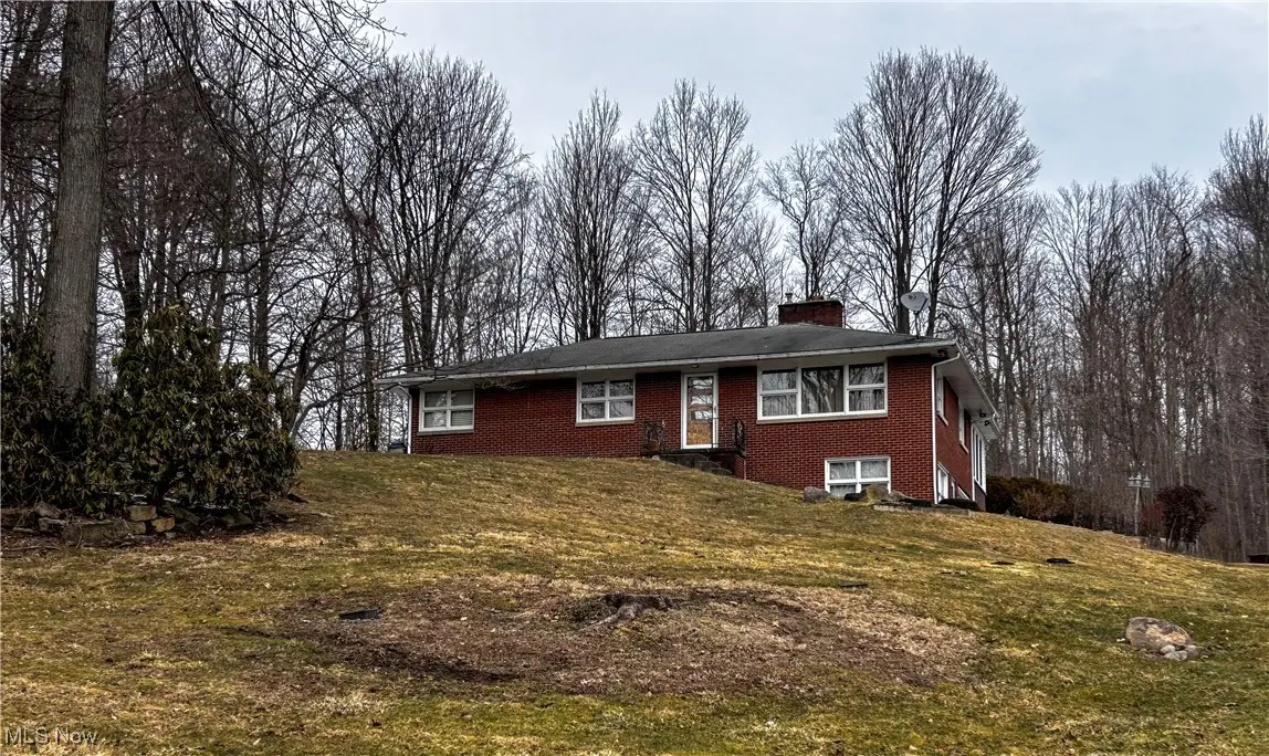 872 Yankee Run Road, Masury, OH 44438 - Image #1