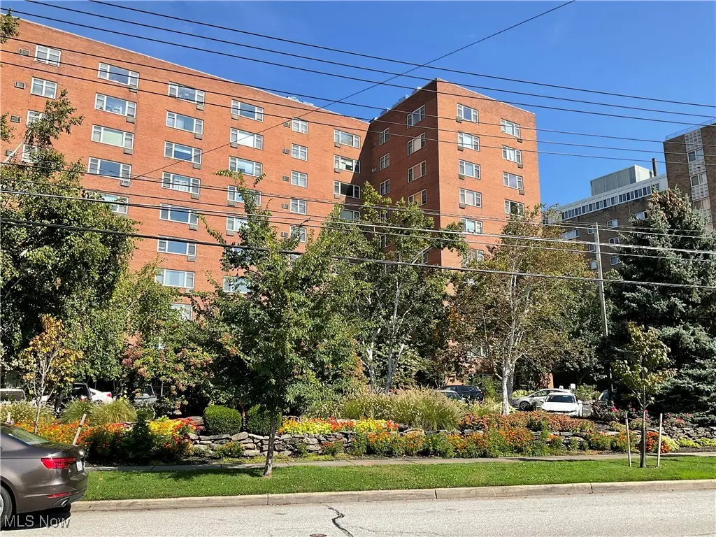 11820 Edgewater Drive #915, Lakewood, OH 44107 - Image #1