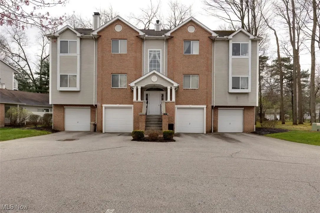 362 Village Pointe Drive, Akron, OH 44313 - Image #1