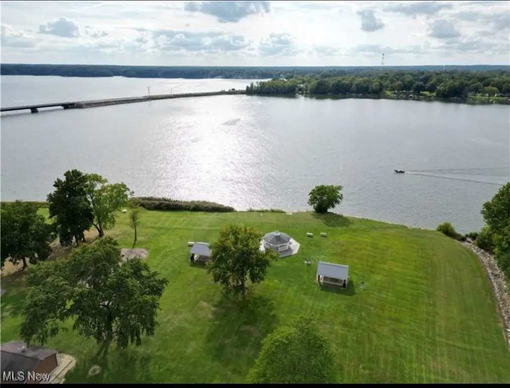 16646 Oakwood Drive, Lake Milton, OH 44429 - Image #1