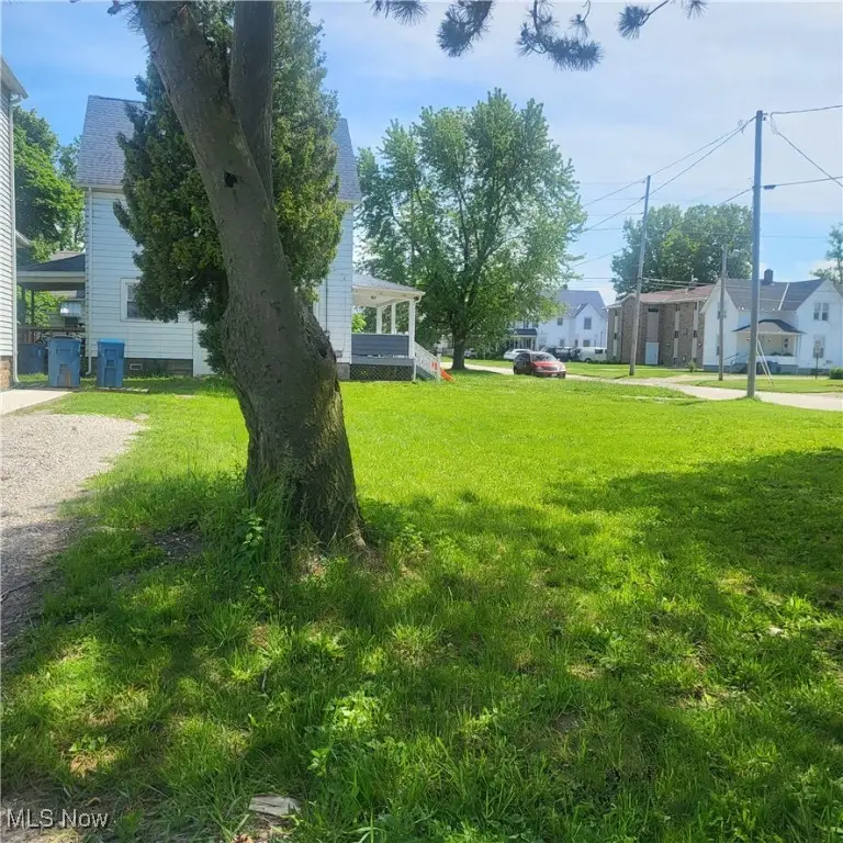 906 E Erie Avenue, Lorain, OH 44052 - Image #2