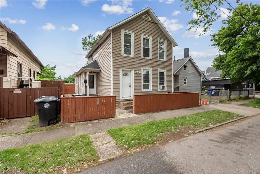 3074 Erin Avenue, Cleveland, OH 44113 - Image #2