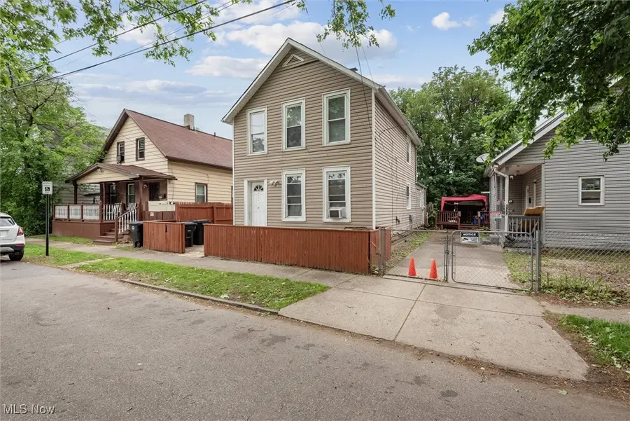 3074 Erin Avenue, Cleveland, OH 44113 - Image #3