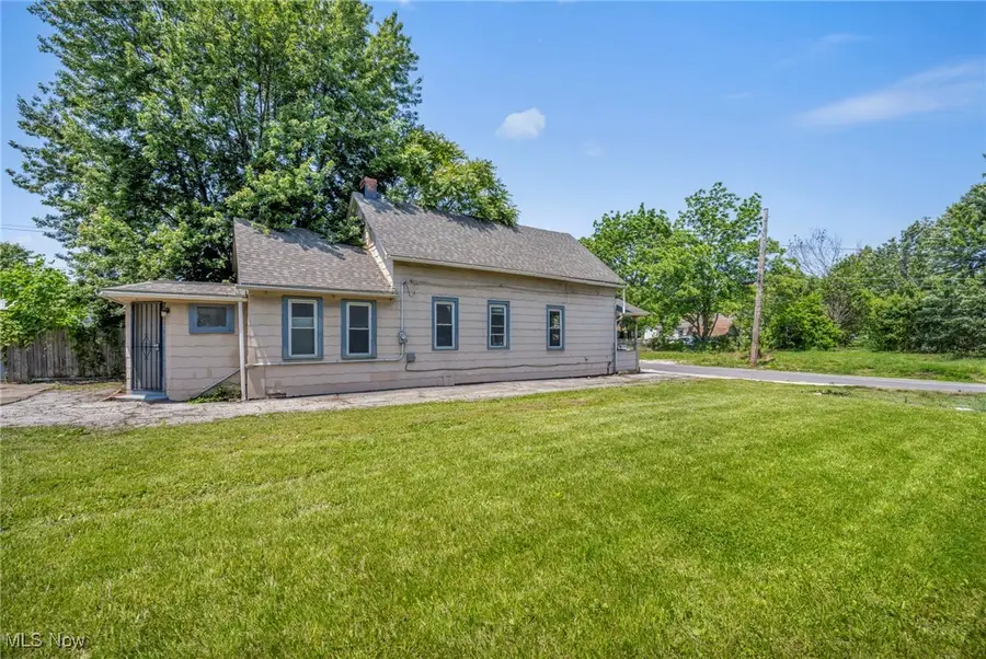 4571 Sackett Avenue, Cleveland, OH 44109 - Image #2