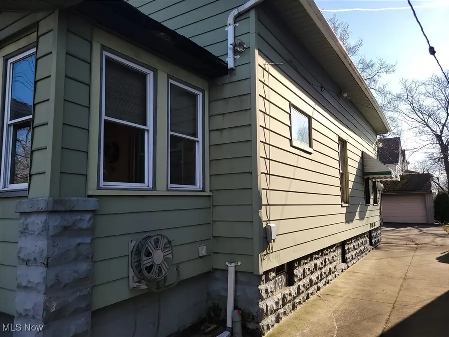 16918 Grovewood Avenue, Cleveland, OH 44110 - #3