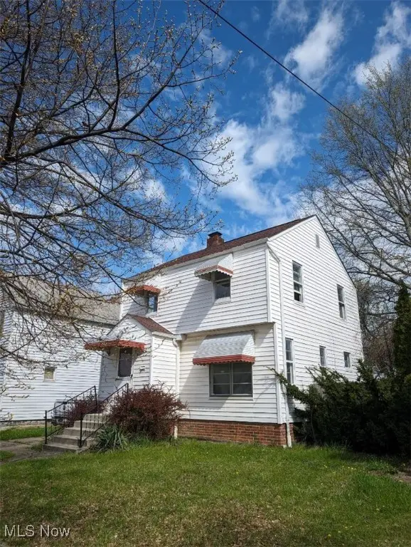 18707 Shawnee Avenue, Cleveland, OH 44119 - Image #1