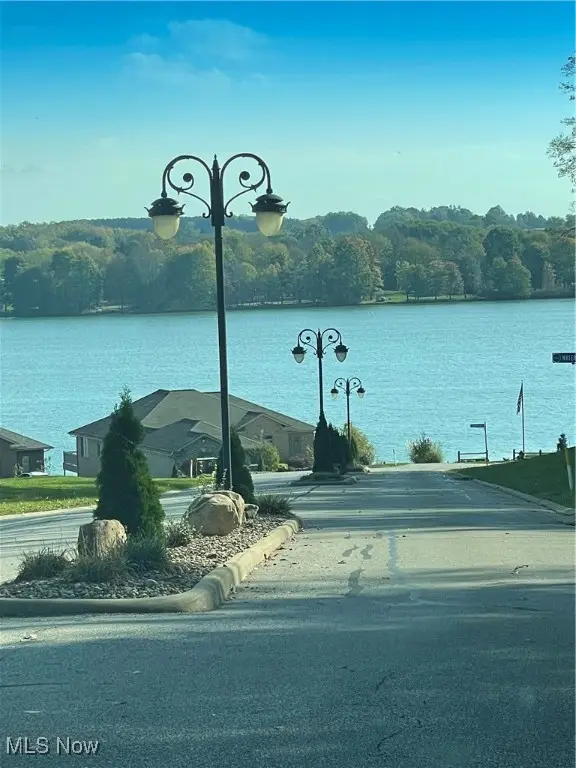 Pine Lake Cove, Columbiana, OH 44408 - Image #1