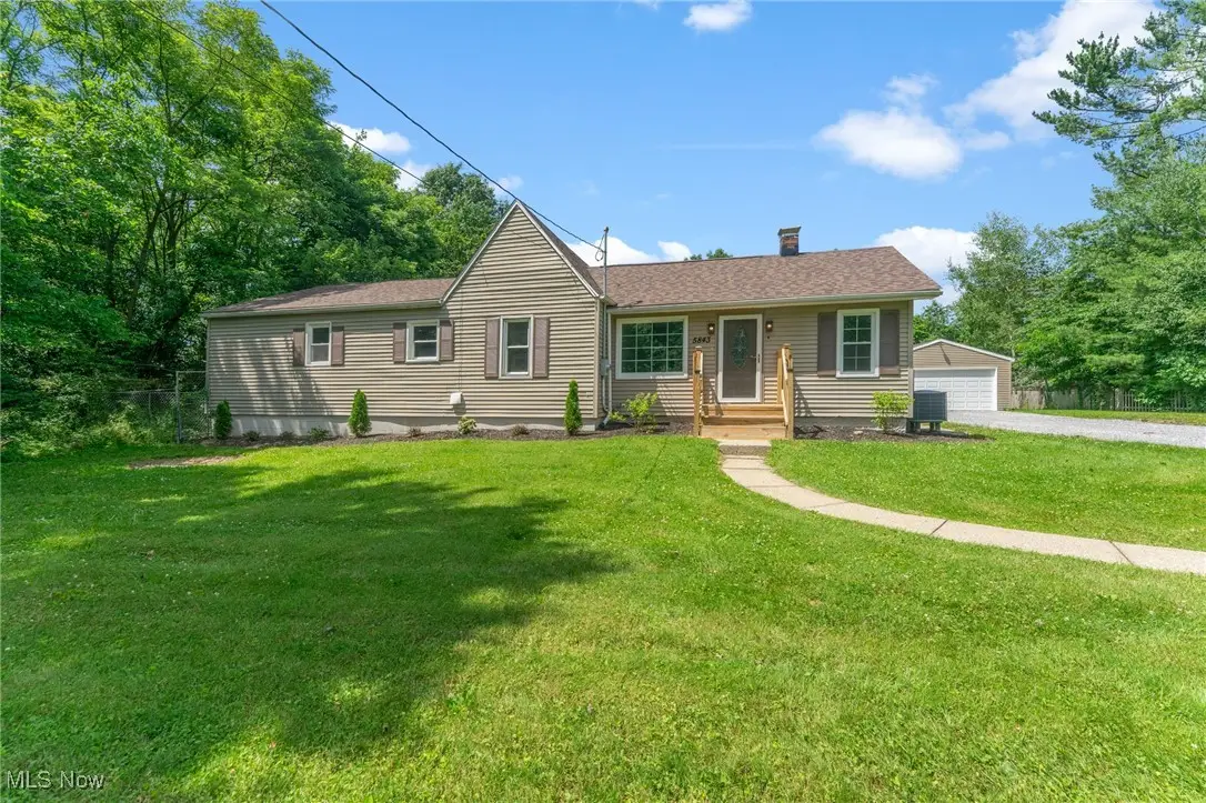 5843 Fairlawn Avenue, Hubbard, OH 44425 - Image #1