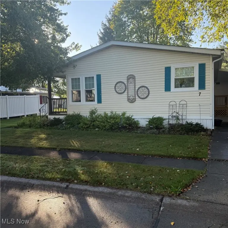 7 Symphony Street, Olmsted Township, OH 44138 - Image #1