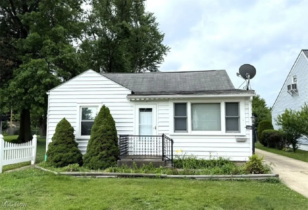 654 E 331st Street, Eastlake, OH 44095 - #1