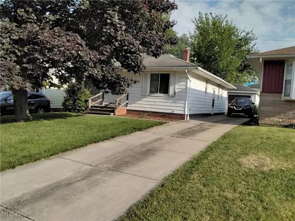 12514 Park Knoll Drive, Garfield Heights, OH 44125