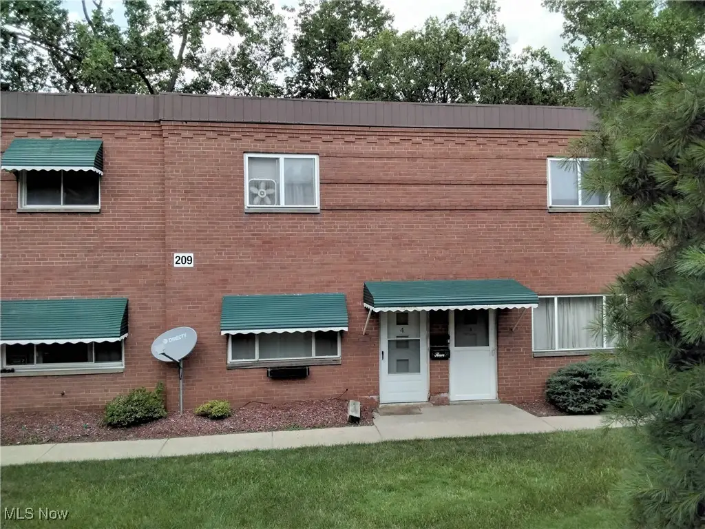 209 Dalepark Drive, Bedford, OH 44146 - Image #1