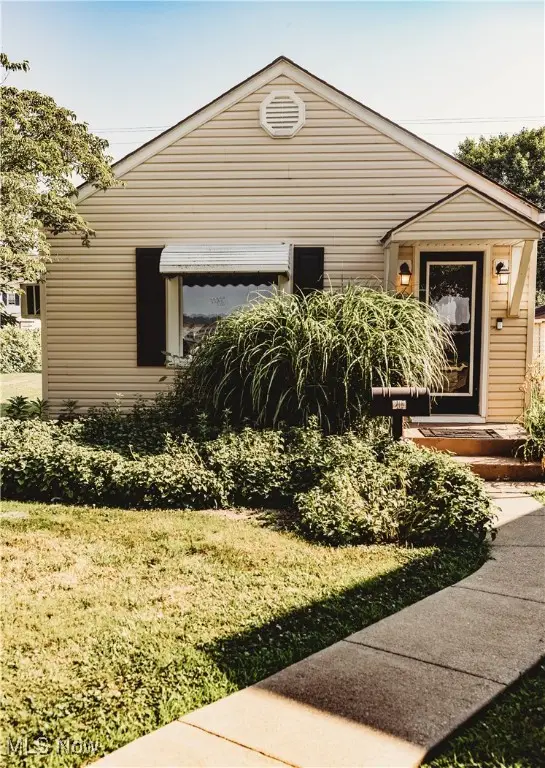 204 W Union Avenue, West Lafayette, OH 43845 - Image #2