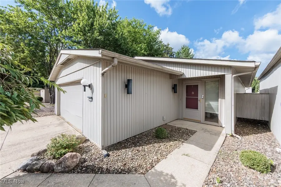 11030 Southwind Court, Strongsville, OH 44149 - Image #2